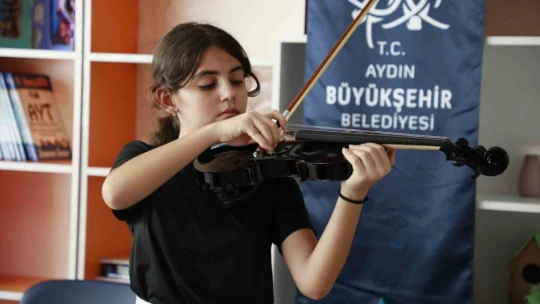 Başkan Çerçioğlu ile Aydınlı minikler keman öğreniyor