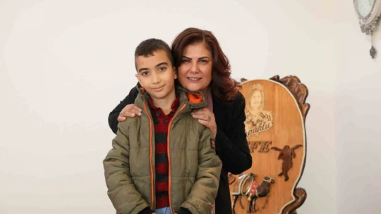 Başkan Çerçioğlu ilkokul öğrencisi Öz'ü ağırladı