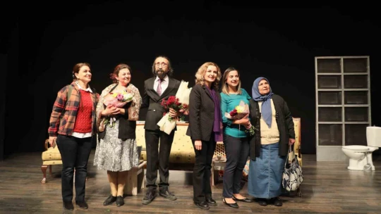 Başkan Çerçioğlu kadınları tiyatro ile buluşturdu