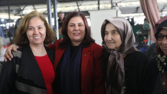 Başkan Çerçioğlu Karpuzlu pazarında vatandaşlarla buluştu