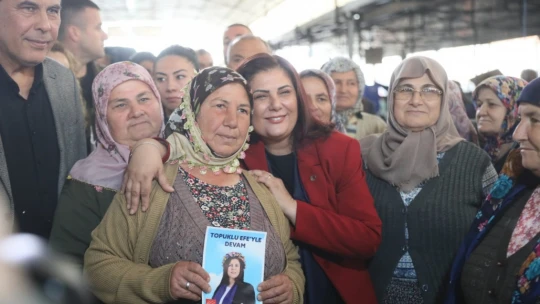 Başkan Çerçioğlu Karpuzlu pazarında vatandaşlarla buluştu