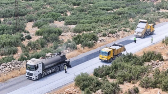 Başkan Çerçioğlu kırsal mahallelerde yol yenileme çalışmalarını sürdürüyor