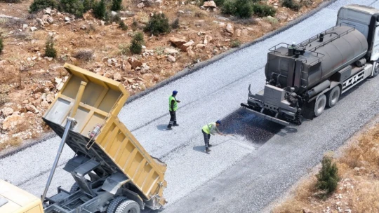 Başkan Çerçioğlu kırsal mahallelerde yol yenileme çalışmalarını sürdürüyor