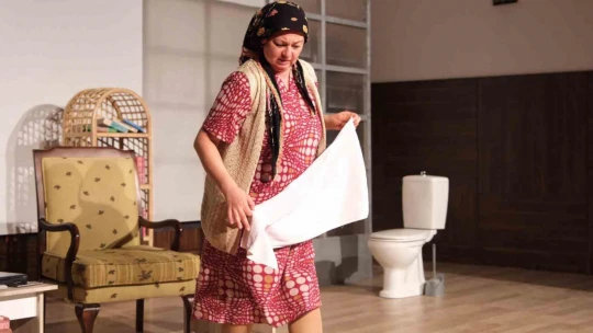 Başkan Çerçioğlu, Koçarlılı vatandaşları şehir tiyatroları ile buluşturdu