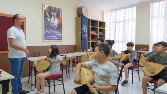 Başkan Çerçioğlu'ndan gençlere kültürel destek