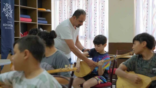 Başkan Çerçioğlu'ndan gençlere kültürel destek