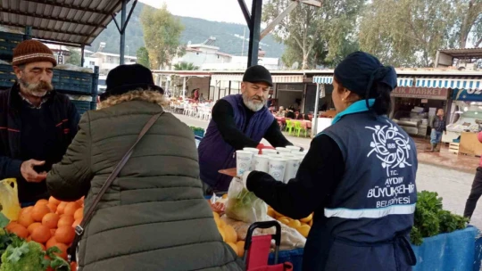 Başkan Çerçioğlu'nun vatandaş ve pazarcı esnafına sıcak çorba ikramı sürüyor