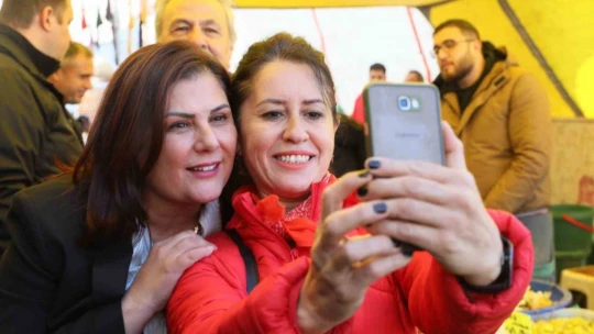 Başkan Çerçioğlu Salı Pazarı'nda vatandaşlarla buluştu