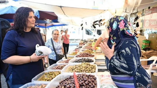 Başkan Çerçioğlu Salı Pazarı'nda vatandaşlarla buluştu