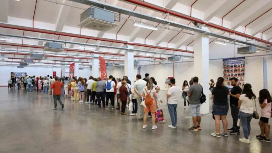 Başkan Çerçioğlu sevilen yazarları Aydınlılar ile buluşturmaya devam ediyor