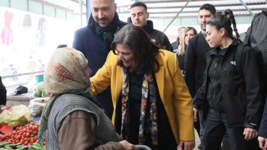 Başkan Çerçioğlu, Söke Bağarası Salı Pazarı'nda vatandaşlarla buluştu