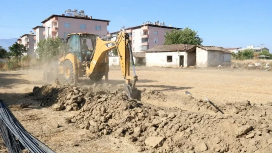 Başkan Ercan, halı saha yapımına başladıklarını duyurdu