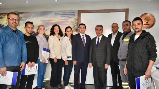 Başkan Erol'a plaketle teşekkür ettiler
