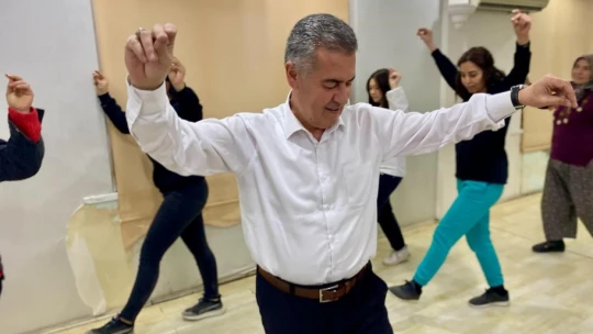 Başkan Erol, kursiyerlerle zeybek rüzgarı estirdi