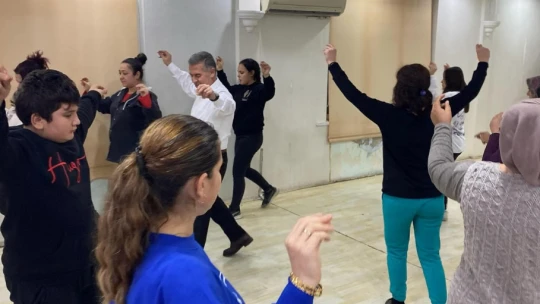 Başkan Erol, kursiyerlerle zeybek rüzgarı estirdi