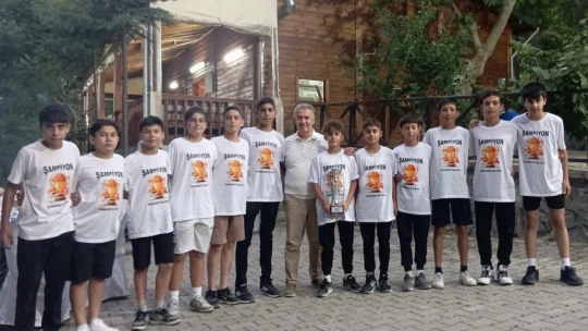 Başkan Erol şampiyon sporcuları ağırladı