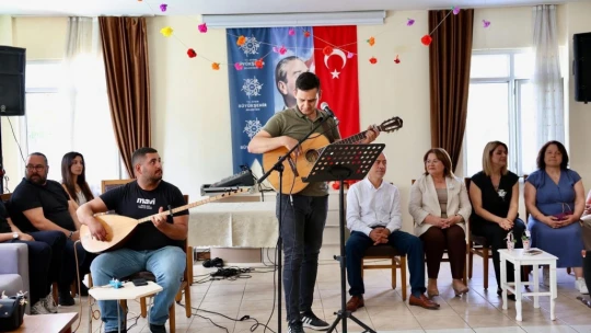 Başkan Gençay: 'Annelerimizin yüzü hep gülsün'