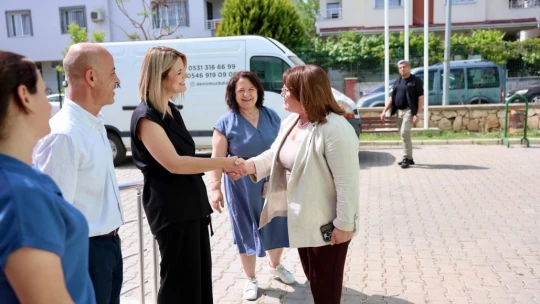 Başkan Gençay: 'Annelerimizin yüzü hep gülsün'