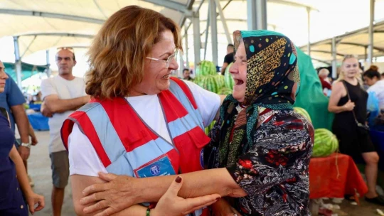 Başkan Gençay Cumartesi pazarında vatandaşlarla buluştu