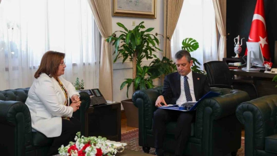 Başkan Gençay'dan CHP Genel Başkanı Özel ile görüştü