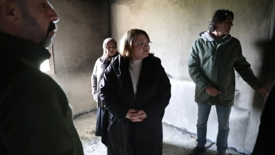 Başkan Gençay'dan evi yanan aileye yardım eli