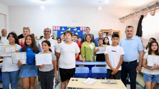 Başkan Gençay, öğrencilerin karne sevincine ortak oldu