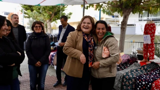 Başkan Gençay, pazarda vatandaşlarla buluştu