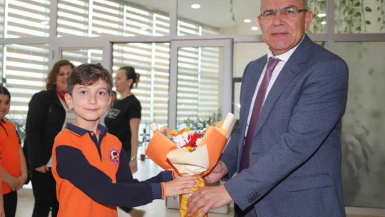 Başkan Güler koltuğunu çocuklara emanet etti