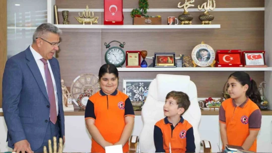 Başkan Güler koltuğunu çocuklara emanet etti