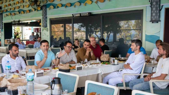 Başkan Günel'den Kuşadasıspor'a moral dopingi