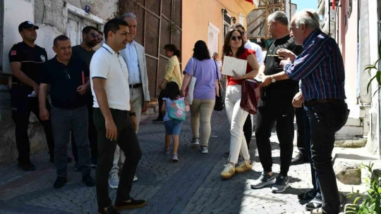 Başkan Günel, restorasyonu tamamlanan tarihi evleri ziyaret etti