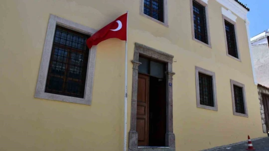 Başkan Günel, restorasyonu tamamlanan tarihi evleri ziyaret etti