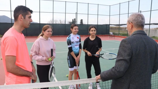 Başkan Kaplan'dan sporculara malzeme desteği
