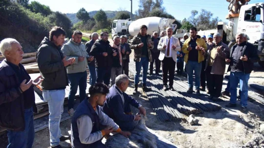 Başkan Kaya Arzular'a köprü için ilk betonu döktü