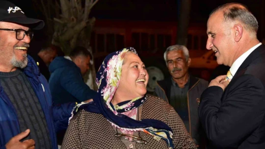 Başkan Kaya, çiçek ve meşalelerle karşılandı
