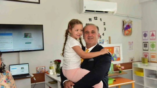 Başkan Kaya, çocukların isteklerini yerine getiriyor