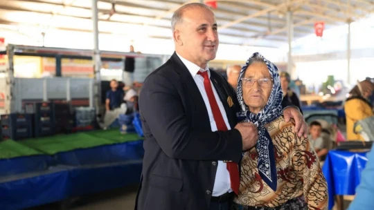 Başkan Kaya, Cuma Pazarında vatandaşlarla buluştu