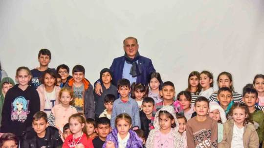 Başkan Kaya'dan çocuklara karne hediyesi