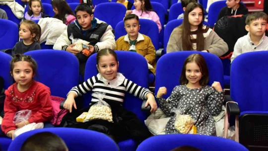 Başkan Kaya'dan çocuklara karne hediyesi