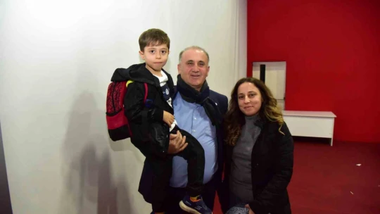 Başkan Kaya'dan çocuklara karne hediyesi
