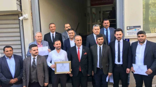 Başkan Kaya mazbatasını aldı