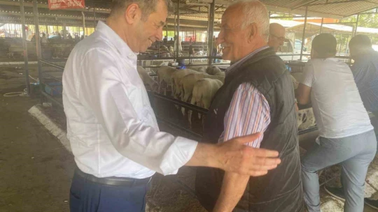 Başkan Künkcü hayvan pazarına indi