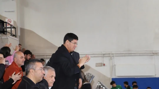 Başkan Özcan sporseverleri voleybol maçına davet etti