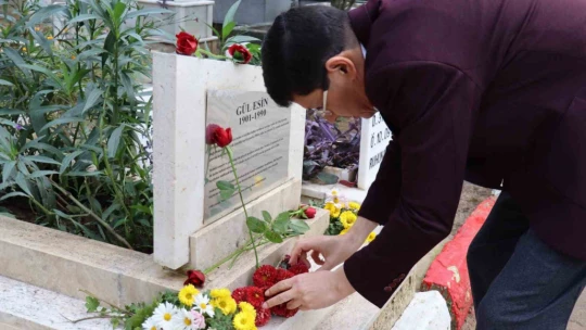 Başkan Özcan, Türkiye'nin ilk kadın Muhtarı Esin'i mezarında ziyaret etti