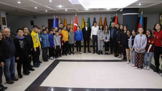 Başkan Özcan, vatandaşları Atatürk'ün balmumu heykelini göremeye davet etti