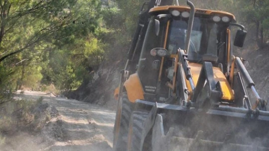 Başkan Özel'den incir üreticisine yol desteği