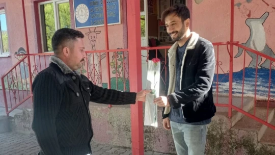 Başkan Özel öğretmenleri unutmadı