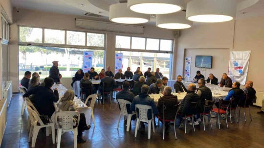 Başkan Özel, su bayileri ile buluştu