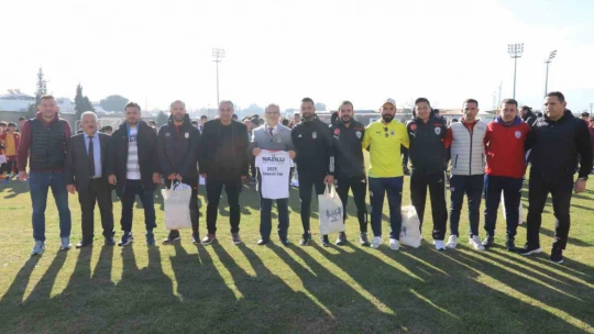 Başkan Tetik 2025 Sömestr Cup Futbol Şenliği'nde sporcularla buluştu