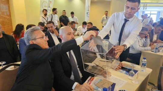 Başkan Tetik Ege Belediyeler Birliği encümen üyeliğine seçildi
